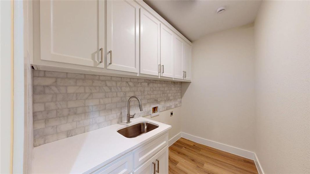 Furnished interior view inside a new home in , Grand Prairie (Image 12).