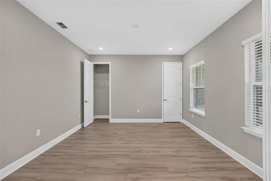 Spacious, unfurnished interior of a new home in , Ocala (Image 41).