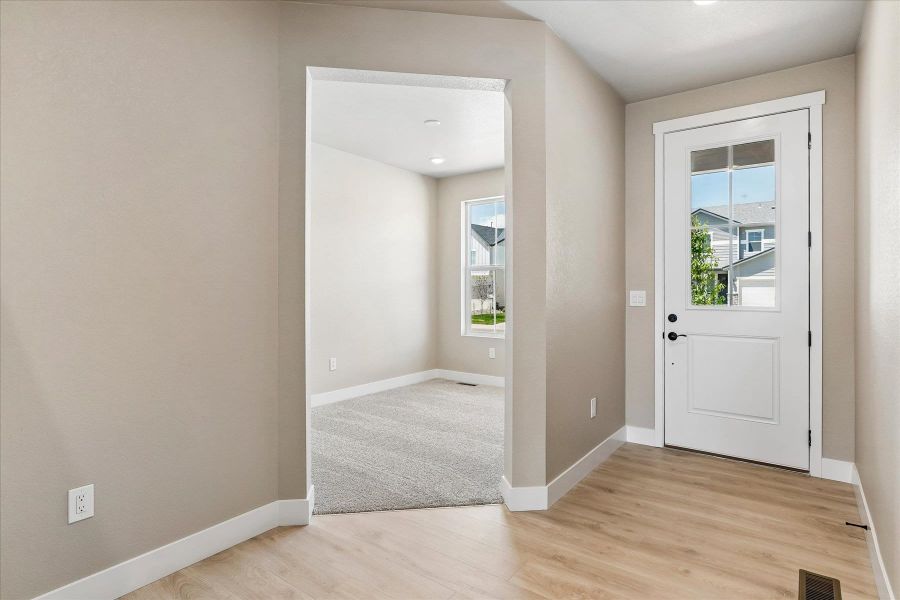 Spacious, unfurnished interior of a new home in The Trails at Aspen Ridge, Colorado Springs (Image 12).