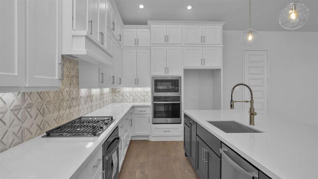 Furnished interior view inside a new home in Valencia 70', Manvel (Image 7).