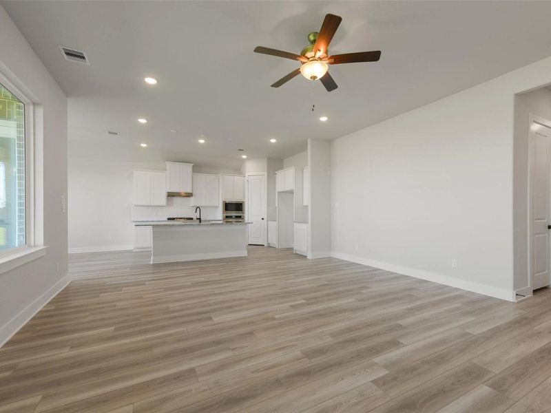 Spacious, unfurnished interior of a new home in Lago Mar, Texas City (Image 20). Spacious, unfurnished interior of a new home in Lago Mar, Texas City (Image 20).