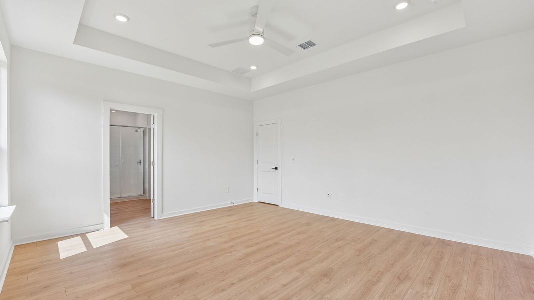 Spacious, unfurnished interior of a new home in Rosenbusch Ranch, Leander (Image 22).