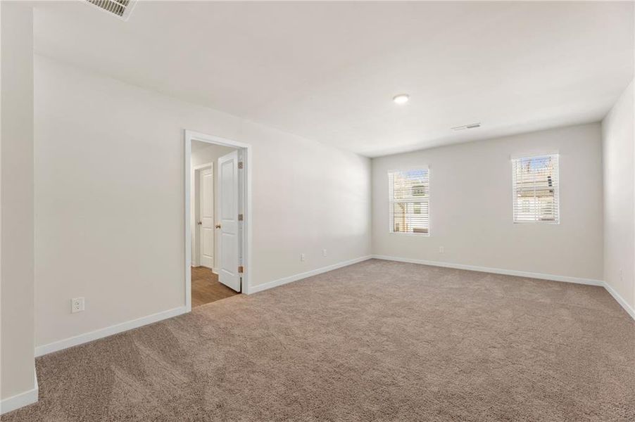 Spacious, unfurnished interior of a new home in Sherwood Square, Flowery Branch (Image 15).