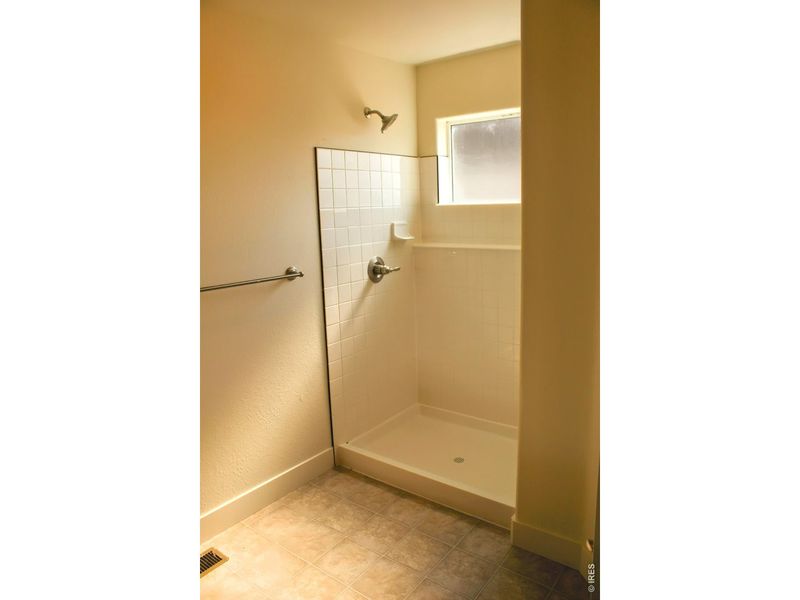 Spacious, unfurnished interior of a new home in , Johnstown (Image 14).