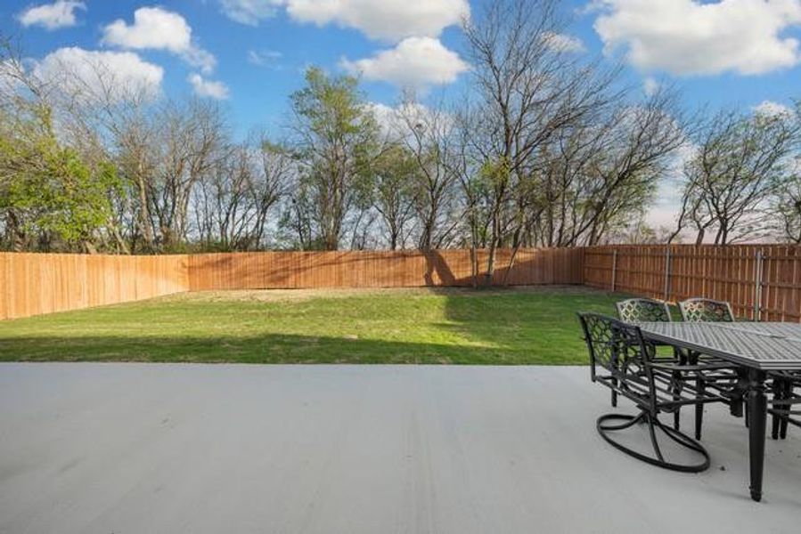 Exterior details and patio area of a home in , Waco (Image 4).