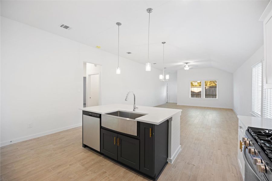Furnished interior view inside a new home in Glendale Lakes, Rosharon (Image 9).