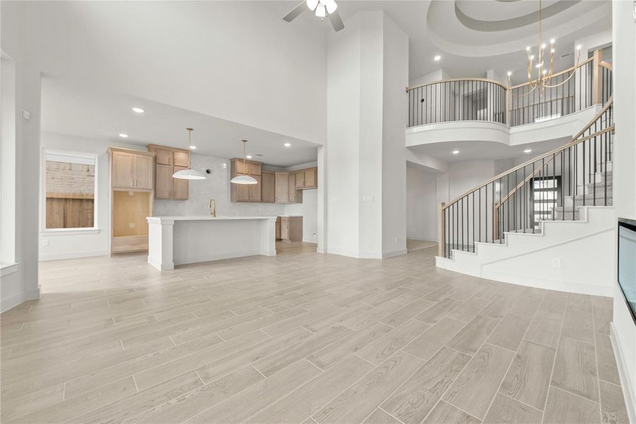Spacious, unfurnished interior of a new home in Cross Creek West, Fulshear (Image 17).