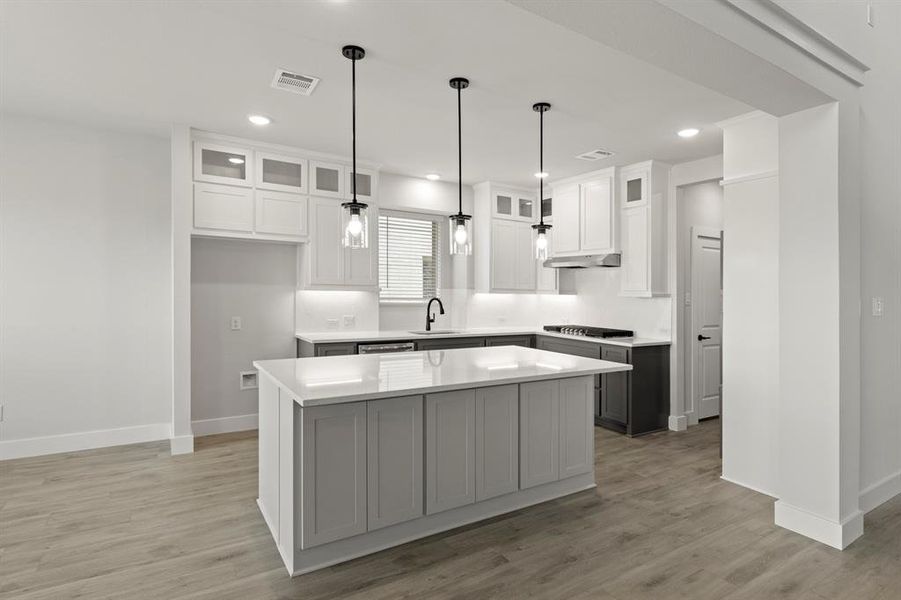 08. 2512 Rolling Hills - Kitchen (2)