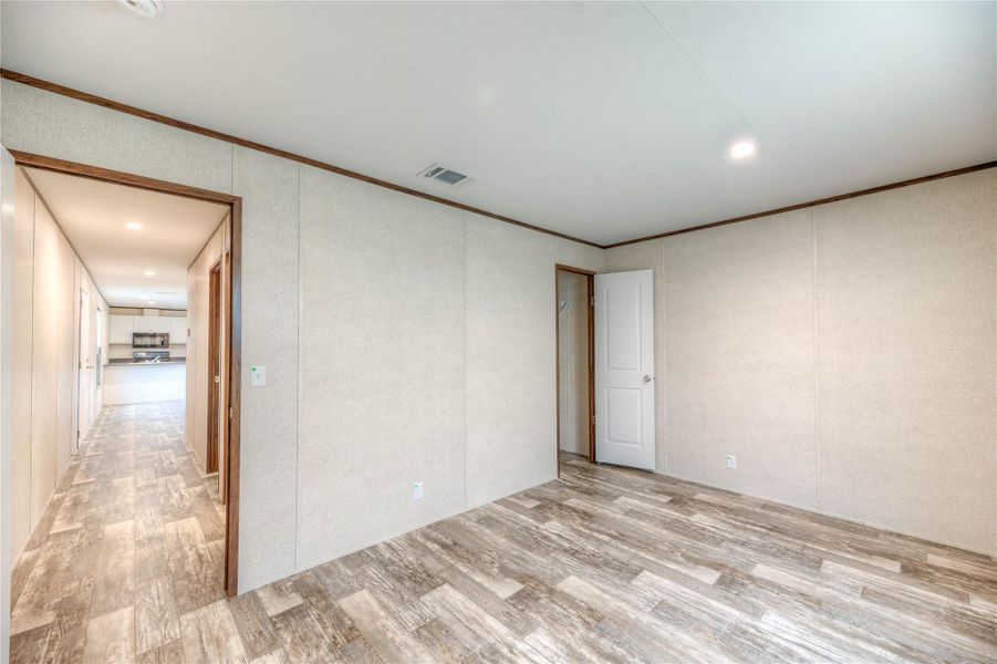 Spacious, unfurnished interior of a new home in , Livingston (Image 10).