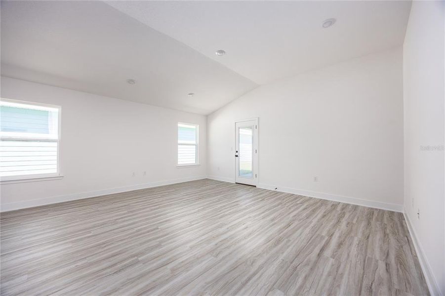 Spacious, unfurnished interior of a new home in Kirkland Farms, Alachua (Image 20).