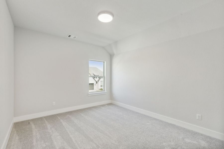 Representative unfurnished interior of a home built from the Dove by Centre Living Homes in Dove Hollow, Waxahachie (Image 24).
