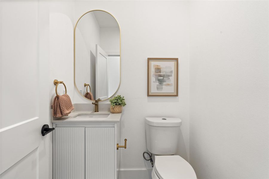 The details stay consistent, right down to the powder bath. The details stay consistent, right down to the powder bath.