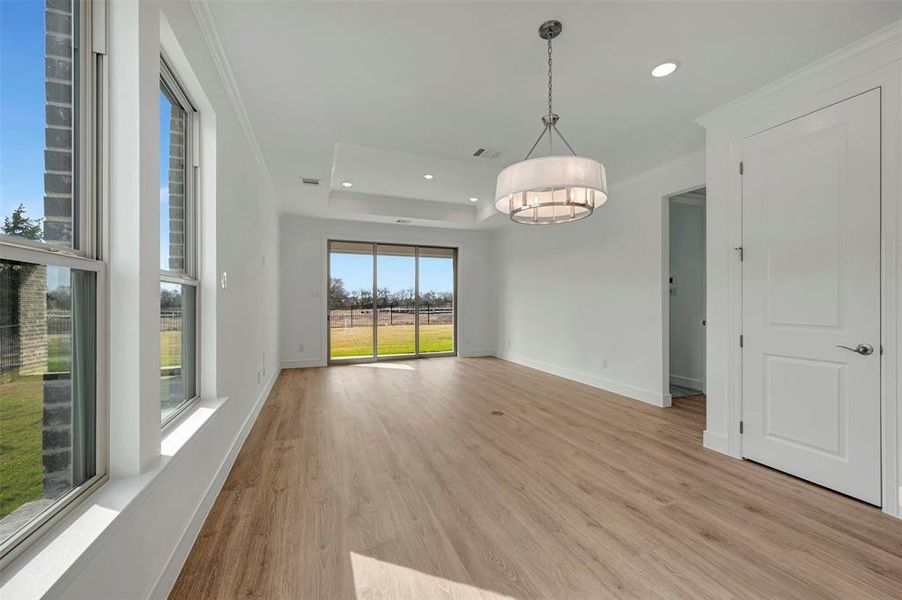 Spacious, unfurnished interior of a new home in Heath Golf & Yacht Villas, Heath (Image 17).