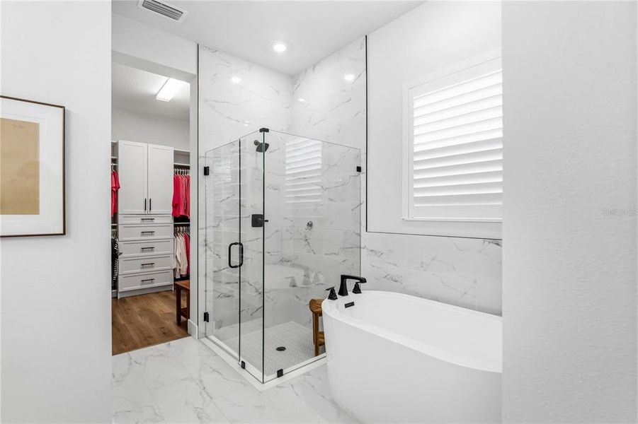 Furnished interior view inside a new home in Emerald Landing at Waterside at Lakewood Ranch – Cottage Series, Sarasota (Image 6). Furnished interior view inside a new home in Emerald Landing at Waterside at Lakewood Ranch – Cottage Series, Sarasota (Image 6).