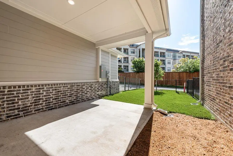Exterior details and patio area of a home in Bayside, Rowlett (Image 4).