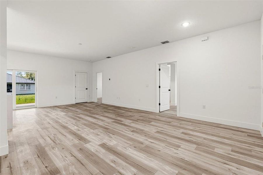 Spacious, unfurnished interior of a new home in , North Port (Image 31).