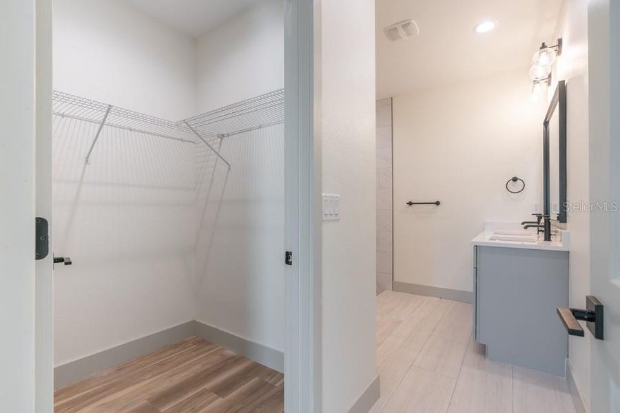 Spacious, unfurnished interior of a new home in , Apopka (Image 26).