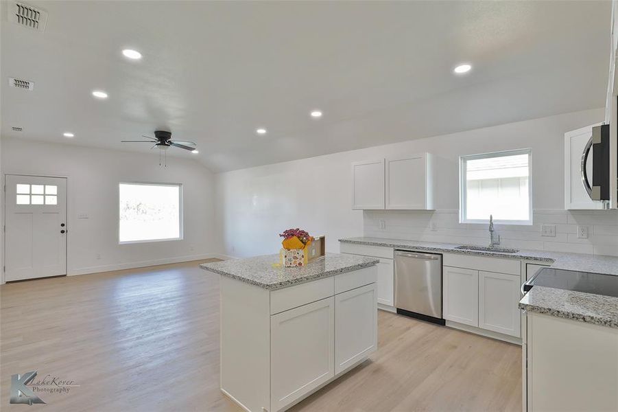 Furnished interior view inside a new home in , Abilene (Image 4).