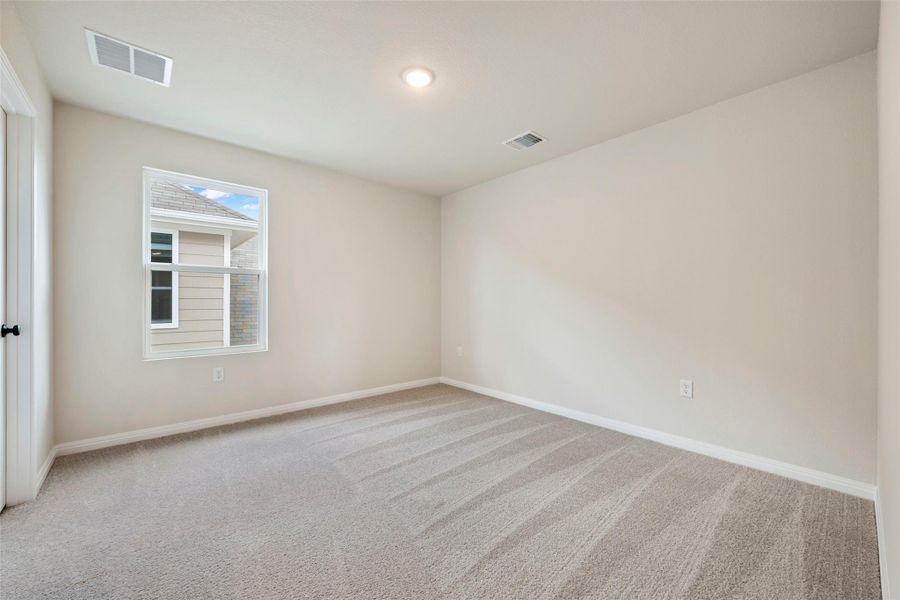 Spacious, unfurnished interior of a new home in Rolling Glen, Hutto (Image 9).