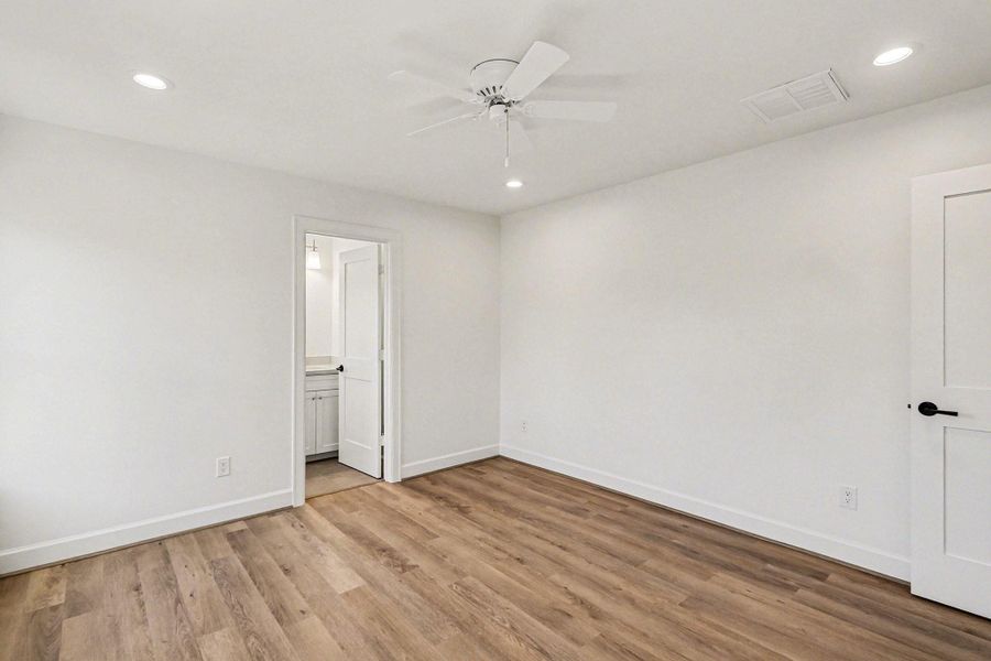 Spacious, unfurnished interior of a new home in , Houston (Image 28).