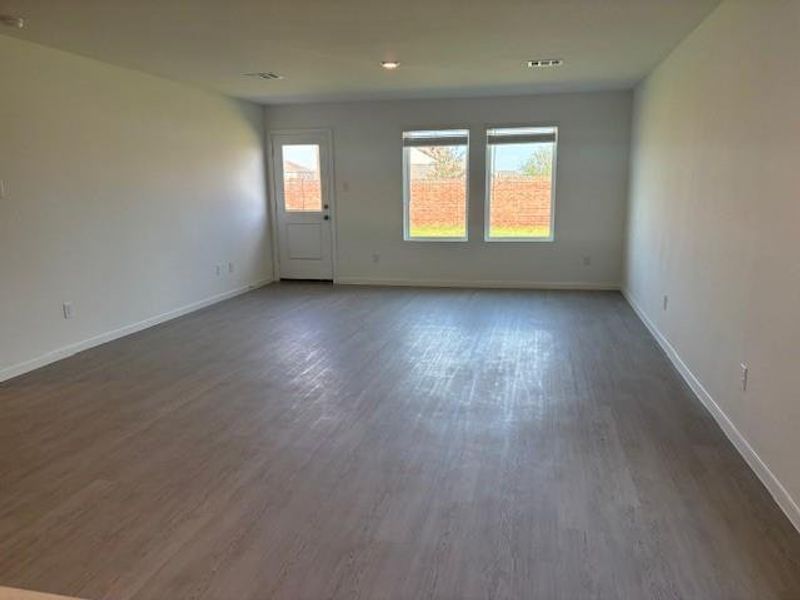 Spacious, unfurnished interior of a new home in Sunterra, Katy (Image 20).