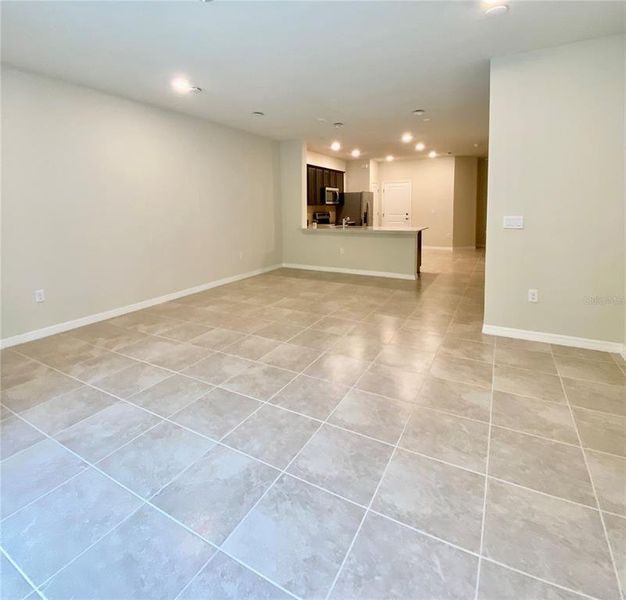Spacious, unfurnished interior of a new home in , Kissimmee (Image 12).