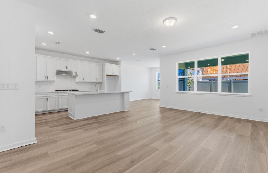 Spacious, unfurnished interior of a new home in Vida's Way, Wesley Chapel (Image 20).