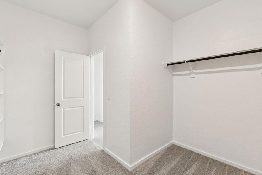 Spacious, unfurnished interior of a new home in River Ranch, Dayton (Image 22).