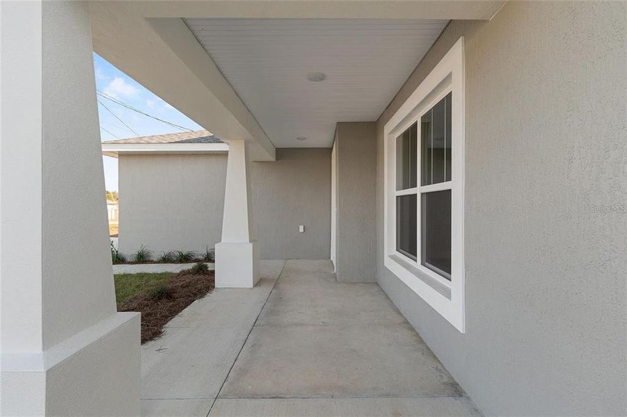 Exterior details and patio area of a home in , Ocala (Image 3).