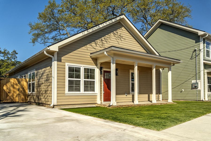 Exterior details and patio area of a home in , North Charleston (Image 25).