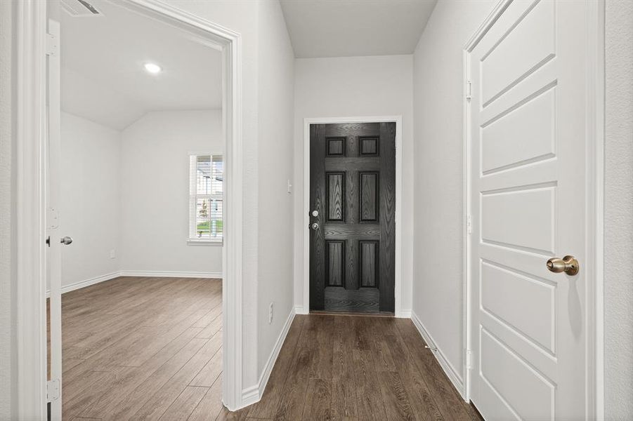 Spacious, unfurnished interior of a new home in Rocky Creek Crossing, Fort Worth (Image 16). Spacious, unfurnished interior of a new home in Rocky Creek Crossing, Fort Worth (Image 16).