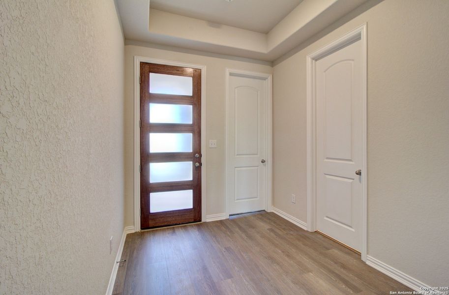 Spacious, unfurnished interior of a new home in Sunflower Ridge, New Braunfels (Image 19).