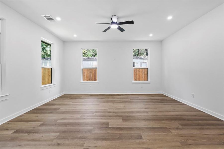 Spacious, unfurnished interior of a new home in , Mabank (Image 17). Spacious, unfurnished interior of a new home in , Mabank (Image 17).
