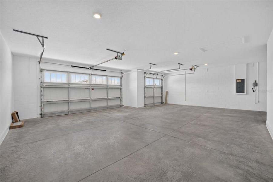 Spacious, unfurnished interior of a new home in , Ocala (Image 23).