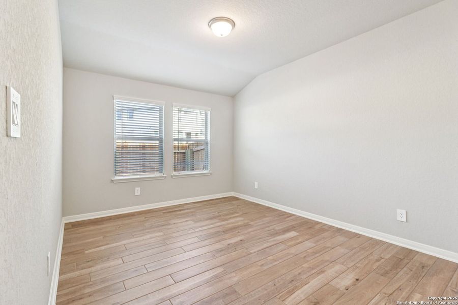 Spacious, unfurnished interior of a new home in Arcadia Ridge - Classic Series, San Antonio (Image 35).