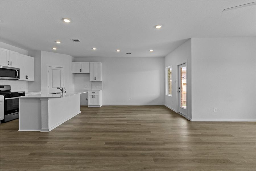 Spacious, unfurnished interior of a new home in Sunterra, Katy (Image 17). Spacious, unfurnished interior of a new home in Sunterra, Katy (Image 17).