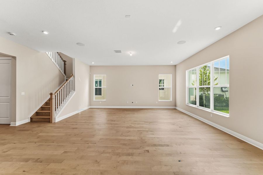 Spacious, unfurnished interior of a new home in Newfield - Rosette Park, Palm City (Image 13).