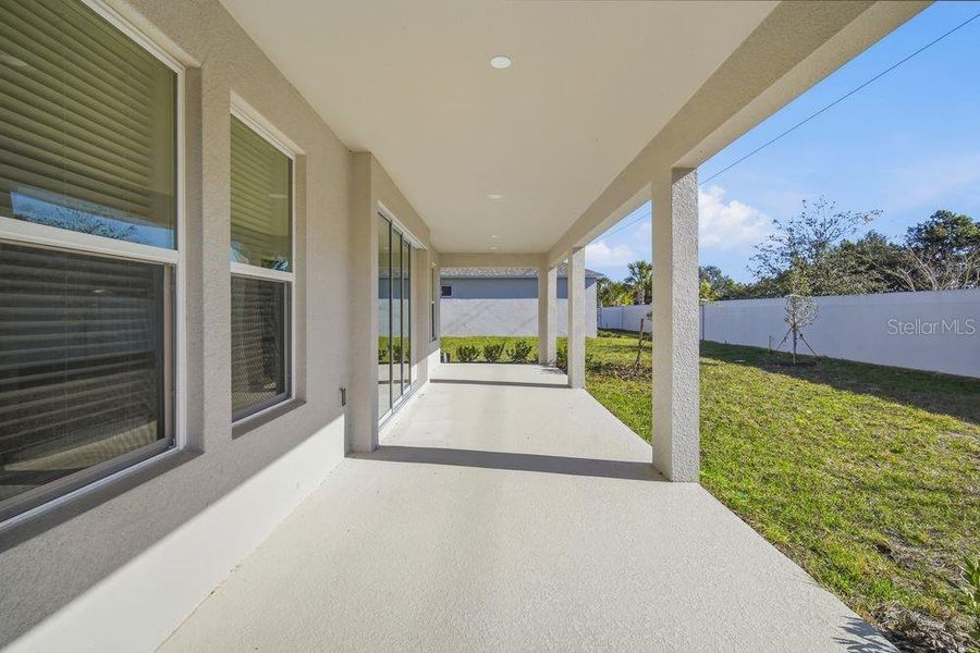 Exterior details and patio area of a home in Brookland Park, Auburndale (Image 18).