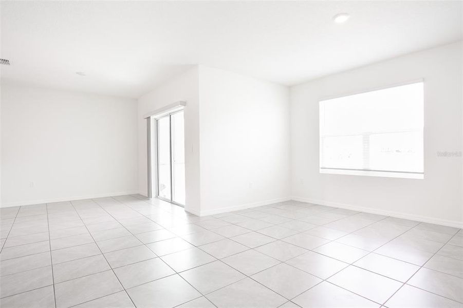 Spacious, unfurnished interior of a new home in , Zellwood (Image 29).