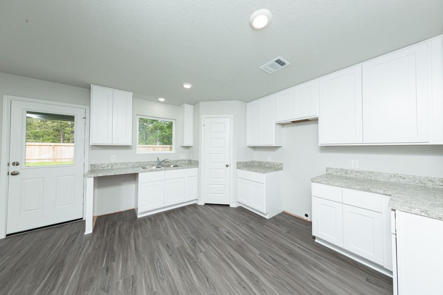 Spacious, unfurnished interior of a new home in Townsend Reserve, Splendora (Image 11).