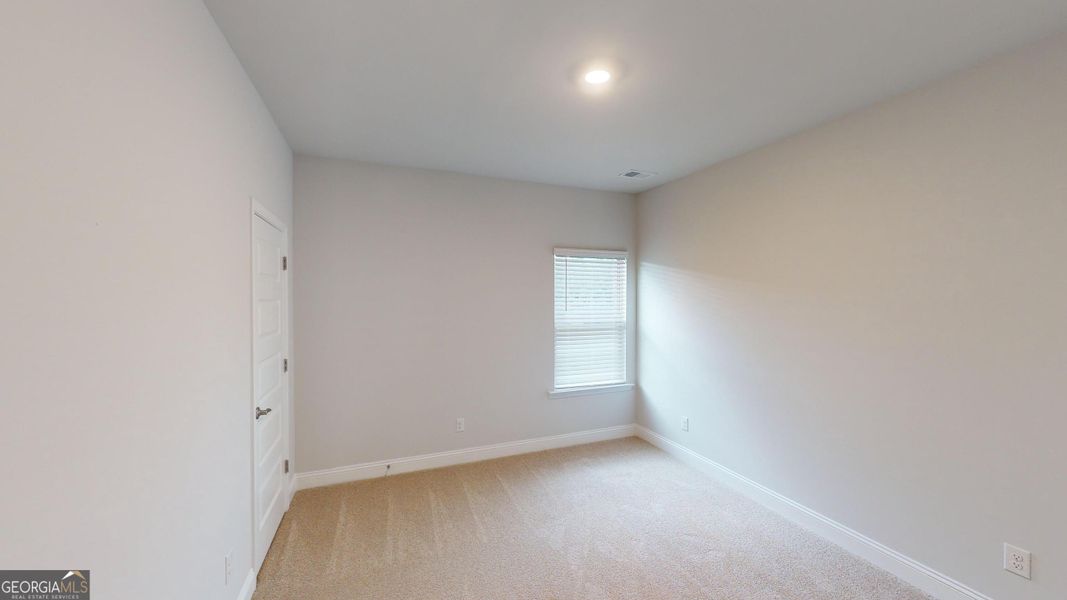 Spacious, unfurnished interior of a new home in Oakview Estates, Macon (Image 17).