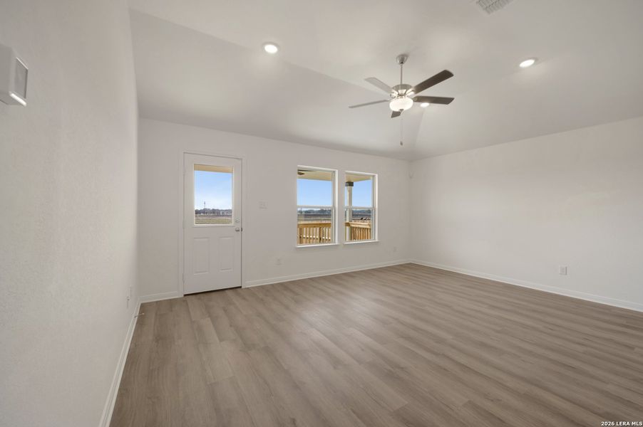Spacious, unfurnished interior of a new home in Meadows at Clear Springs, New Braunfels (Image 43).