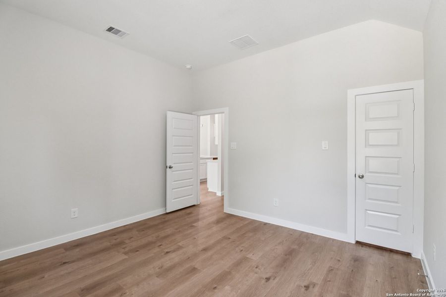 Spacious, unfurnished interior of a new home in Bonita Vista, Pleasanton (Image 13).
