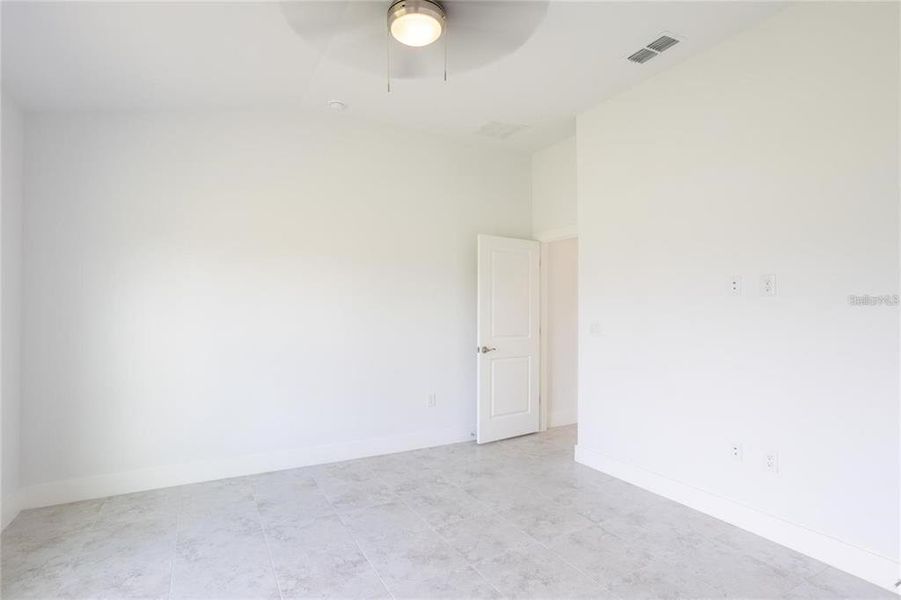 Spacious, unfurnished interior of a new home in , Port Charlotte (Image 18).