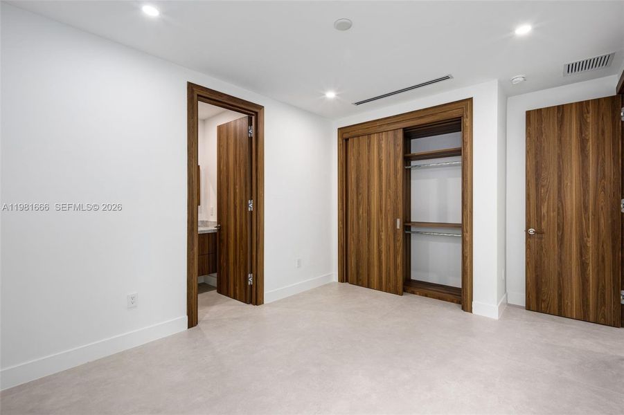 Spacious, unfurnished interior of a new home in , Miami (Image 32).