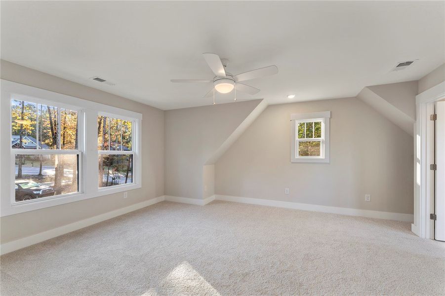 Spacious, unfurnished interior of a new home in Cross Creek Plantation, Seneca (Image 32).