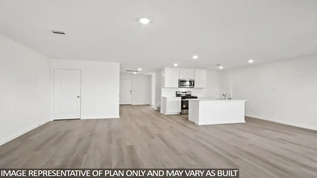Spacious, unfurnished interior of a new home in Silverthorne, Conroe (Image 10). Spacious, unfurnished interior of a new home in Silverthorne, Conroe (Image 10).