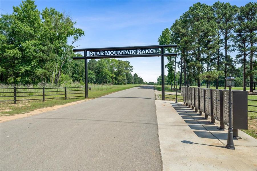 Community amenities in , Winona (Image 32).