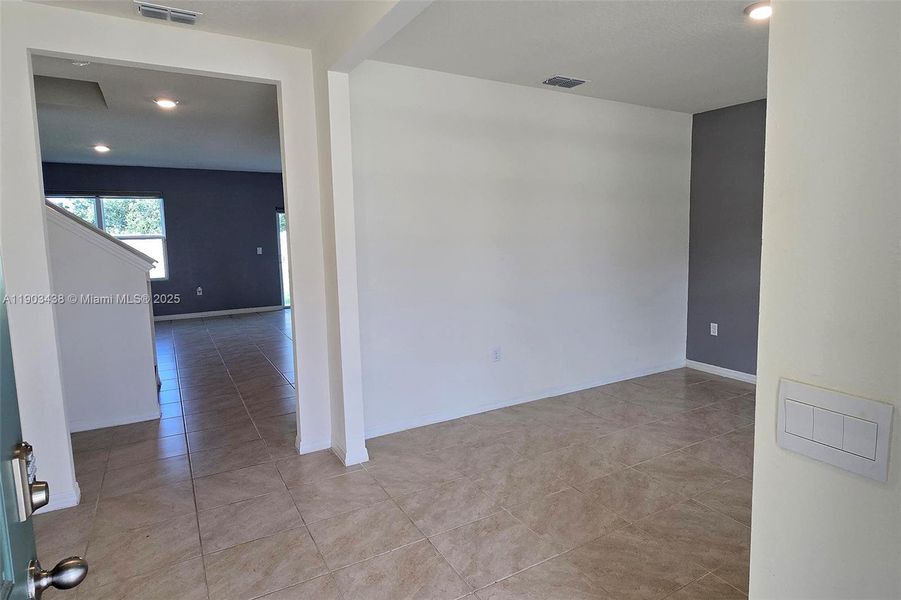 Spacious, unfurnished interior of a new home in , Davenport (Image 24).