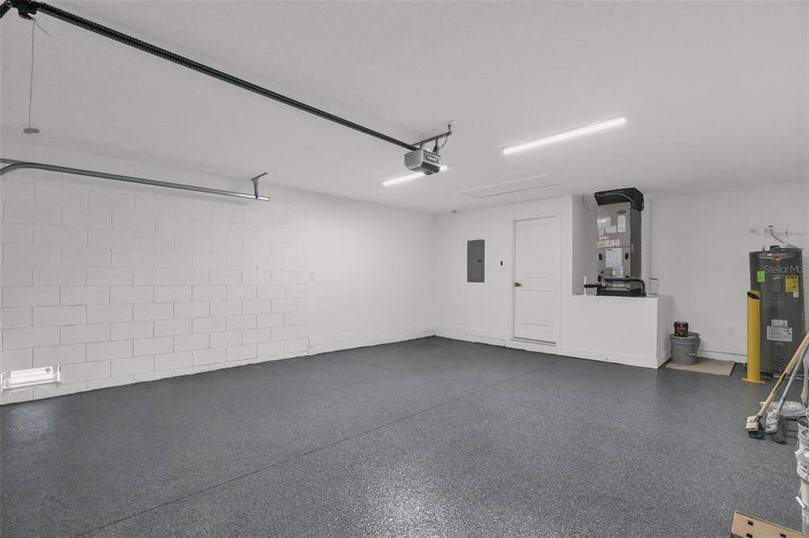Spacious, unfurnished interior of a new home in , Deland (Image 28).